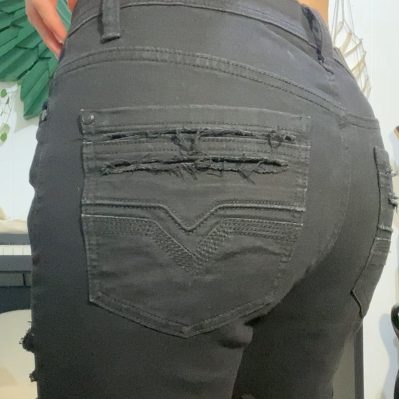 ❗️ LAST CHANCE Mid Rise Distressed Jean Shorts - Picture 8 of 10